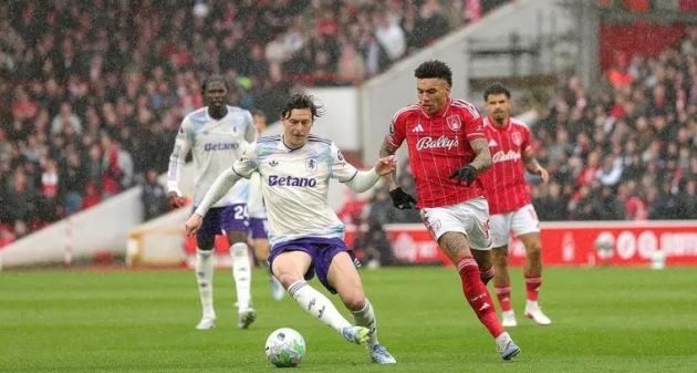 Lindelof đá như một tiền vệ ở Villa.