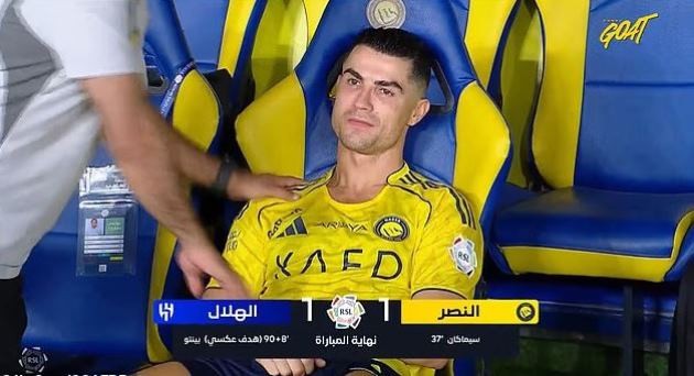 Sự thất vọng lộ rõ lên khuôn mặt của Ronaldo.