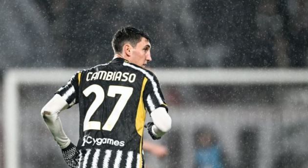 Andrea Cambiaso được MU và Arsenal tranh mua.