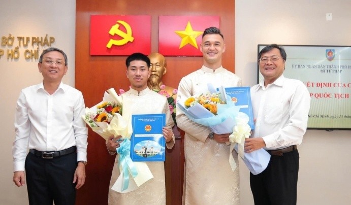 Khoa Ngo và Patrik Lê Giang nhận quốc tịch Việt Nam.