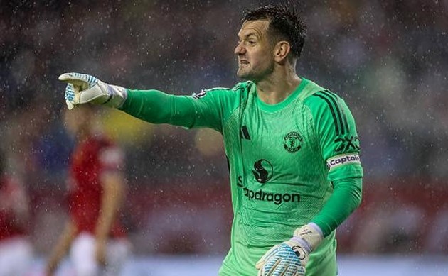Tom Heaton chuẩn bị gia hạn với Manchester United.