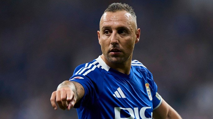 Santi Cazorla là ngôi sao sáng nhất của đội khách.