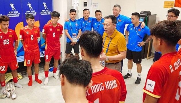 Thầy trò HLV Cristiano Roland đặt quyết tâm đánh bại Qatar.
