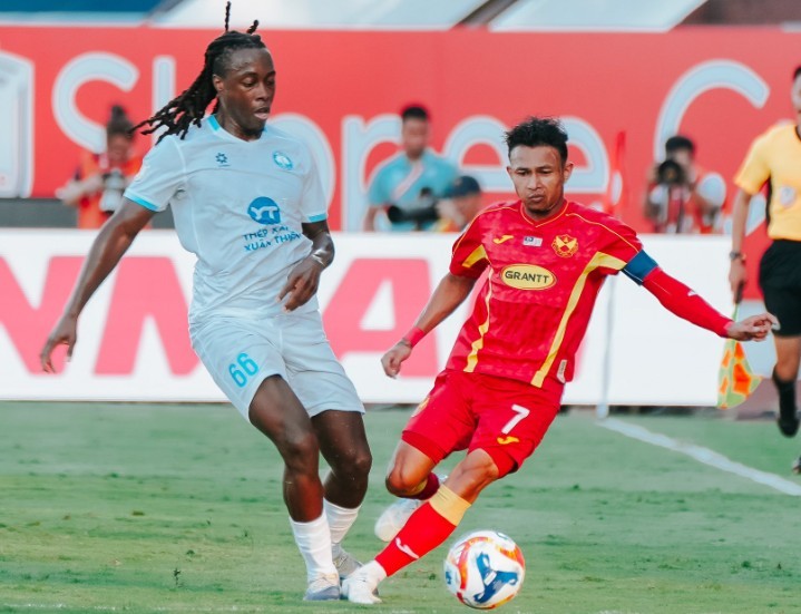 Nam Định không thể khoan phá hệ thống phòng ngự của Selangor. Ảnh: CLB Nam Định.