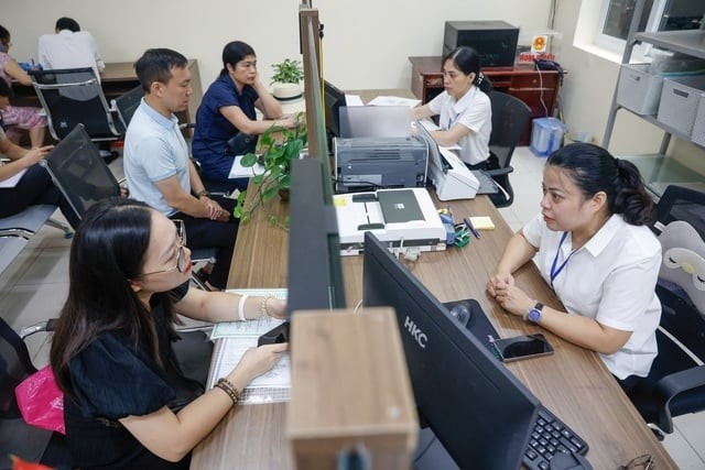 Bộ Nội vụ vừa công bố dự thảo thông tư hướng dẫn thực hiện mức lương cơ sở mới đối với cán bộ, công chức, viên chức và các đối tượng hưởng lương, phụ cấp từ ngân sách nhà nước.

