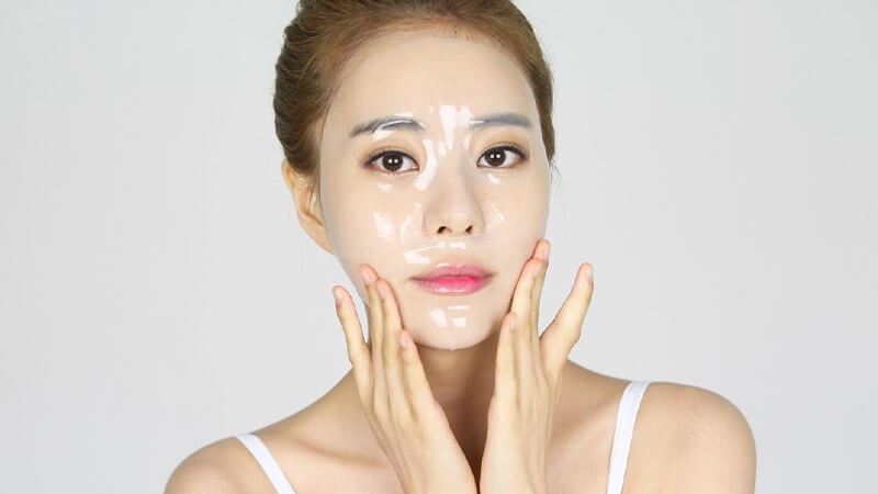Một làn da đủ ẩm thường có cảm giác mềm mại và khỏe hơn, đồng thời hạn chế tình trạng mất nước khiến da dễ nhạy cảm.