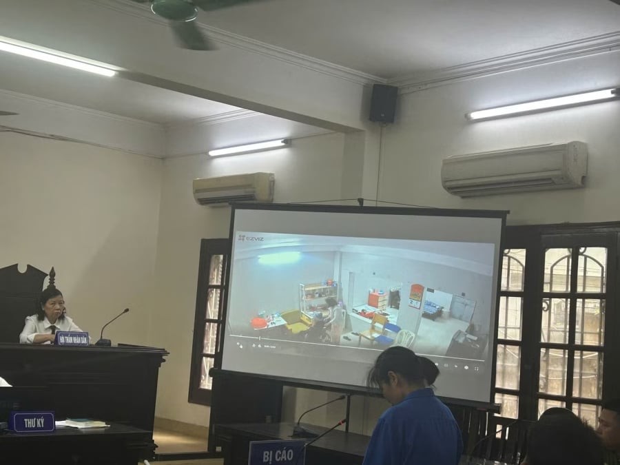 Tuy nhiên, Chủ tọa phản bác lời khai này khi cho biết trong quá trình điều tra, bị cáo không hề nhắc đến việc bị giữ lương. Đáp lại, Bắc nói rằng “lúc đó chưa khai, giờ mới nói”.

