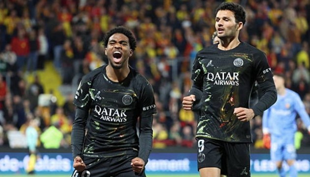 PSG đánh bại đối thủ 2-0 ngay trên sân khách.