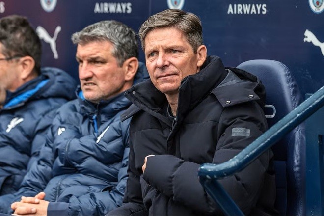  Glasner thừa nhận đẳng cấp của Man City.