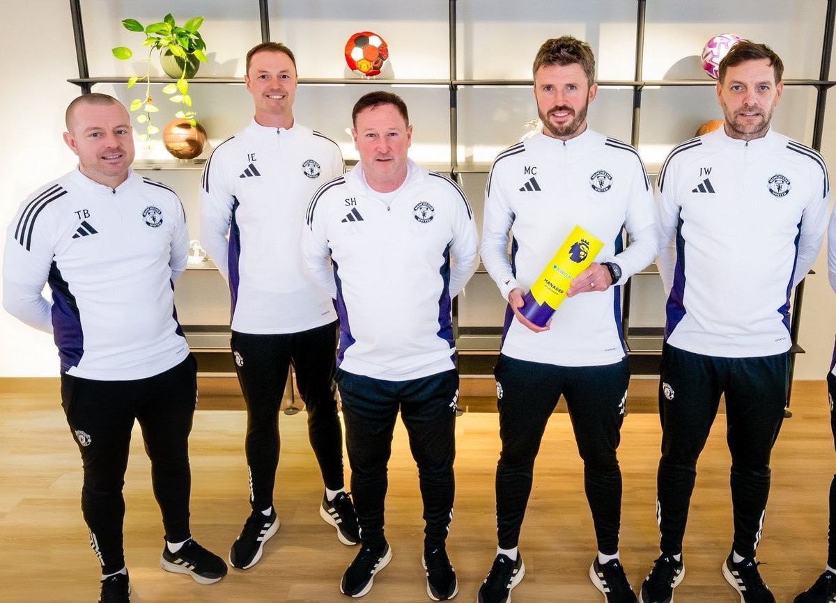 Thành công hiện tại của Michael Carrick có đóng góp không nhỏ từ đội ngũ trợ lý.