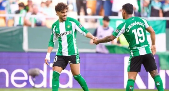 Barca cân nhắc tái hợp Abde.
