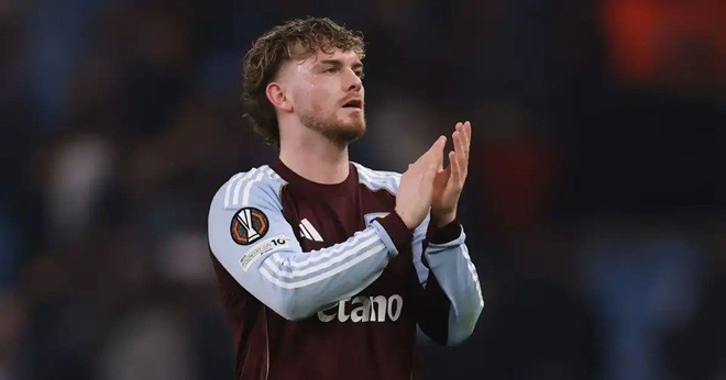  Elliott sẽ quay lại Liverpool hè này.