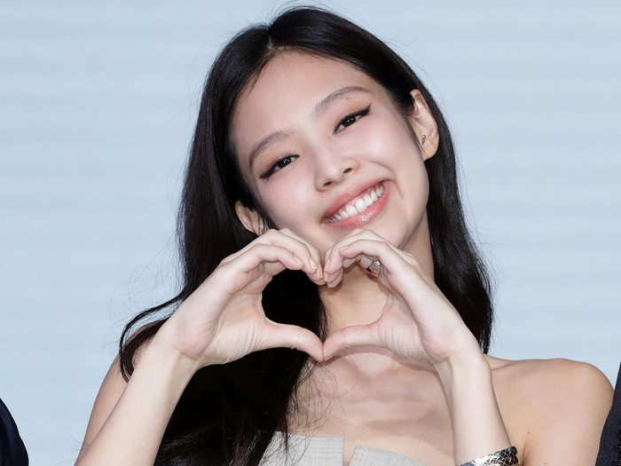 Nữ idol ưu tiên dùng nước đã qua lọc để hạn chế các tạp chất hoặc thành phần dễ gây kích ứng cho da.
