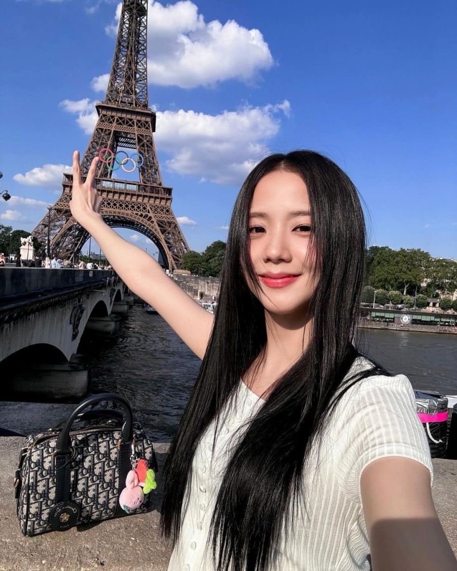 Một trong những bí quyết quan trọng giúp cô duy trì vẻ ngoài tươi tắn là tập trung cấp ẩm cho da.