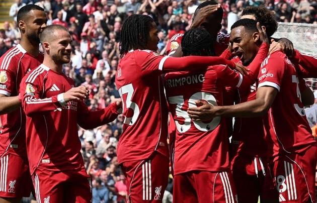 Liverpool gặp Villa khi đang cạnh tranh suất trong top 5.