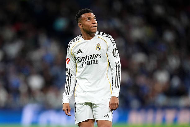 Mbappe tiếp tục bị các CĐV la ó.