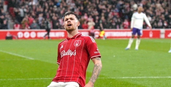 Man Utd đưa Neco Williams vào tầm ngắm.