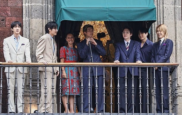Nhóm nhạc BTS đã được chọn diễn tại World Cup.