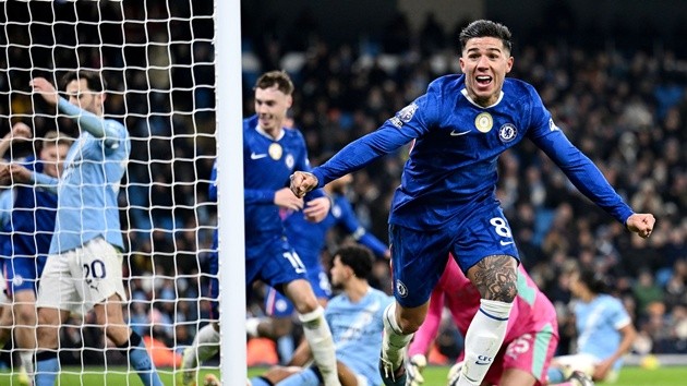 Enzo ăn mừng bàn thắng gỡ hòa muộn màng vào lưới Man City.