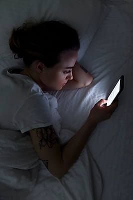 Thức khuya khiến cơ thể già nhanh chóng
