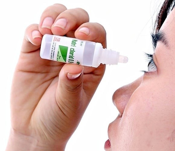 Bác sĩ Thiệu cũng lưu ý rằng một số tác dụng phụ không xuất hiện ngay lập tức mà có thể tiến triển âm thầm theo thời gian, khiến người bệnh chủ quan và chậm trễ trong việc điều trị.