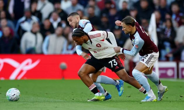 Rio Ngumoha là điểm sáng hiếm hoi của Liverpool.