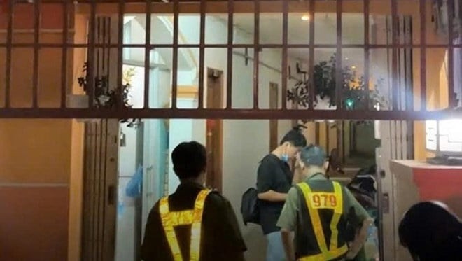 Theo thông tin trên báo Pháp luật TP.HCM, bước đầu cơ quan chức năng xác định nạn nhân là bà L.T.K.T (55 tuổi, ngụ xã Cam Lâm, Khánh Hòa). Nạn nhân được phát hiện tử vong do mất máu cấp với vết thương sâu ở vùng ngực.

