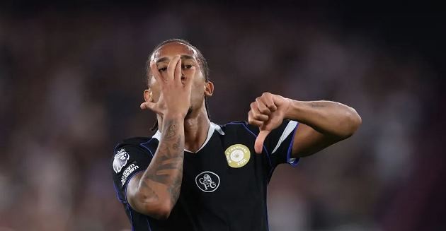 Barca khao khát Joao Pedro.