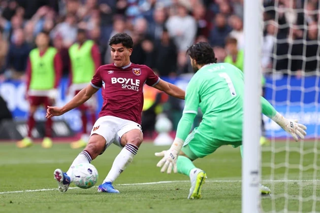 Tiền vệ người Bồ Đào Nha khó ở lại West Ham nếu The Hammers rớt hạng.