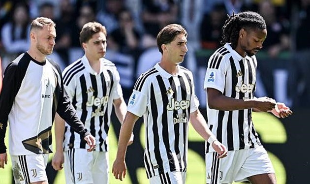 Juventus bất ngờ để thua Fiorentina trên sân nhà.