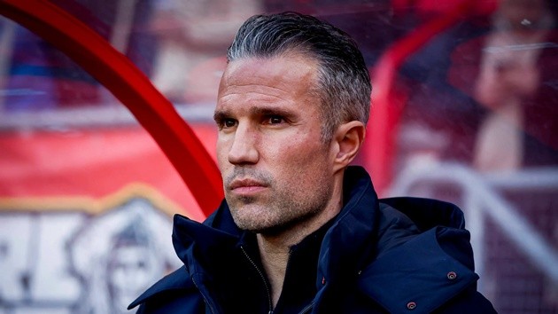 Van Persie được sếp lớn Feyenoord bảo vệ.
