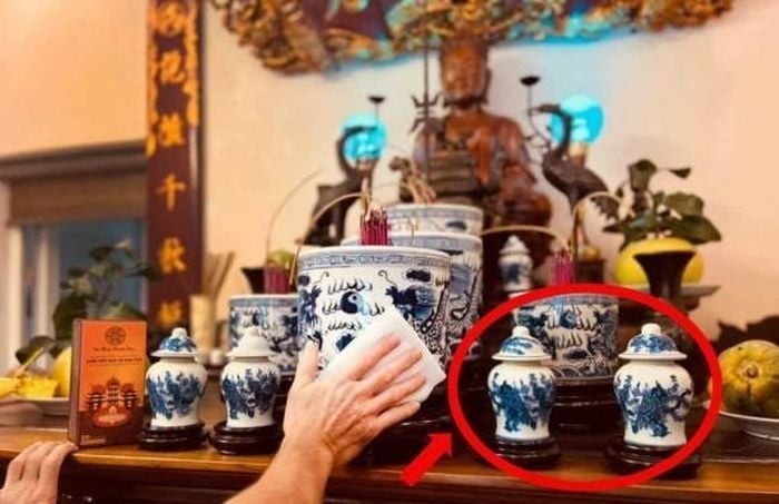 Gạo đặt trong hũ cần là loại sạch, khô, không lẫn tạp chất và không có dấu hiệu mốc, mọt.