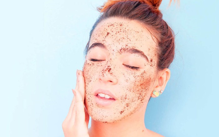 Sau khi massage nhẹ trên da, bề mặt da thường trở nên mềm mại và mịn hơn rõ rệt.