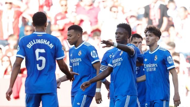 Chiến thắng của Real đẩy Sevilla vào cuộc chiến trụ hạng.