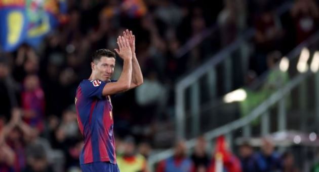 Khoảnh khắc chia tay Barca của Robert Lewandowski.