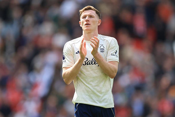 Elliot Anderson có một trận đấu ấn tượng trước Man Utd. 