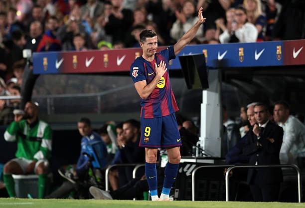 Lewandowski đã nói lời chia tay Barcelona. 