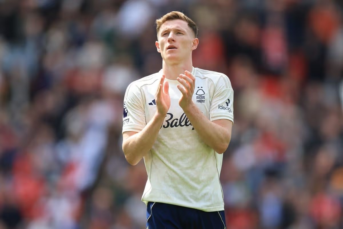 Elliot Anderson là mục tiêu săn đón của 2 ông lớn thành Manchester.