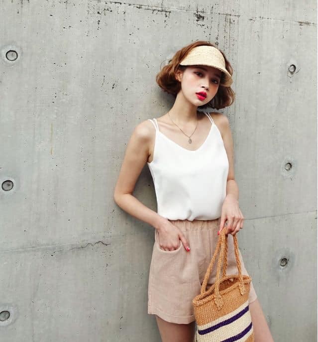 Đây là kiểu trang phục có thể mặc theo nhiều phong cách khác nhau mà không tạo cảm giác nhàm chán.