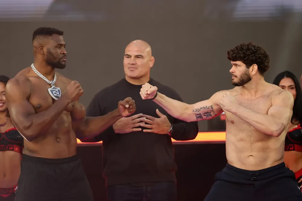Buổi cân ký MVP MMA