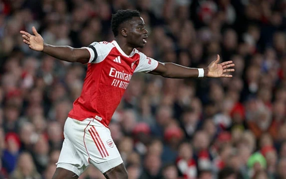 Bukayo Saka (7.5): Một lần nữa Saka cho thấy tầm ảnh hưởng lớn của mình với pha kiến tạo từ chấm phạt góc. Anh thường xuyên quấy rối hàng thủ đối phương bằng những pha đi bóng lắt léo và luôn tích cực lùi về hỗ trợ phòng ngự khi cần thiết.