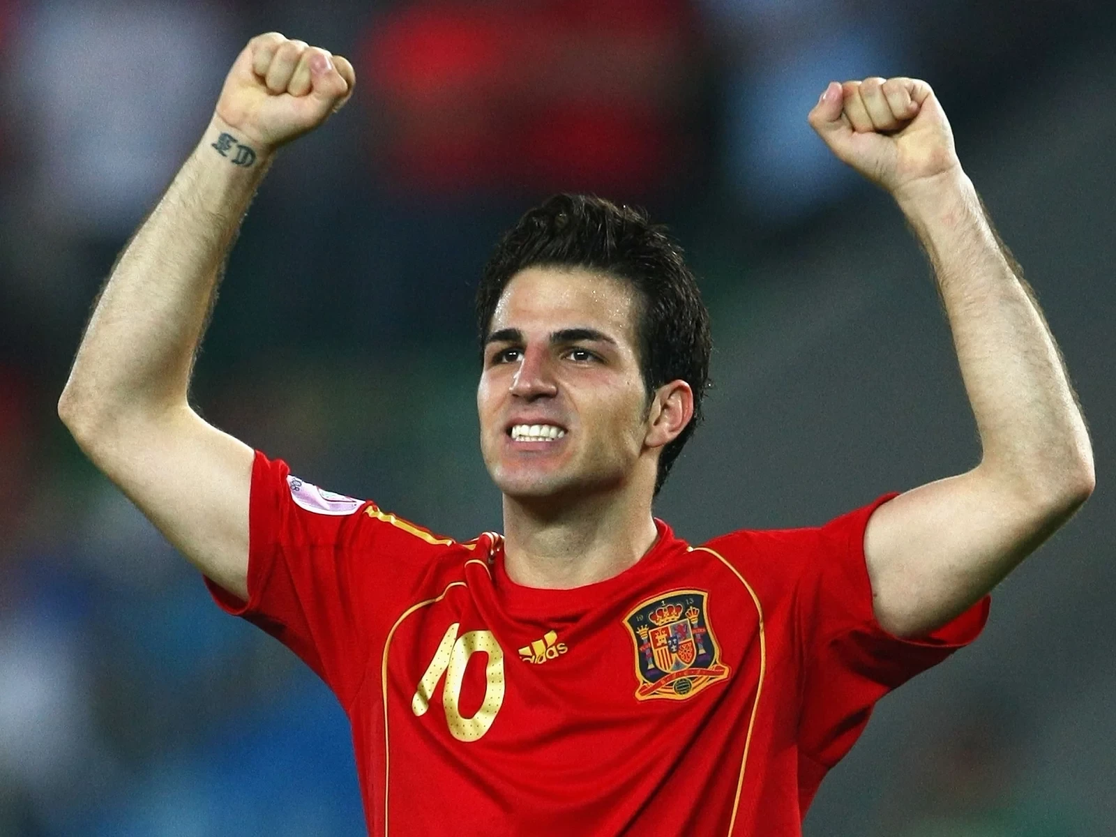 Fabregas còn dự bị, Arteta lấy gì cạnh tranh?