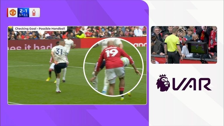 Tình huống tranh cãi dẫn đến bàn thắng thứ 2 của Man Utd.