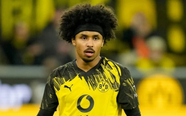 Adeyemi lọt tầm ngắm Chelsea, Man Utd.