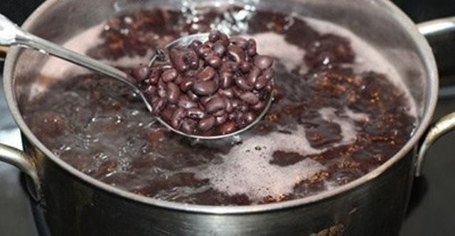 Ngâm và nấu đậu đen cho phù hợp
