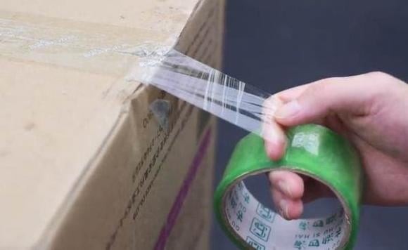 Mẹo cắt băng dính bằng 2 ngón tay, vừa nhanh vừa tiện