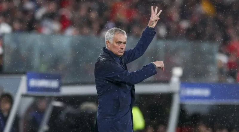 Mourinho từng quản lý phòng thay đồ với đầy rẫy những siêu sao.