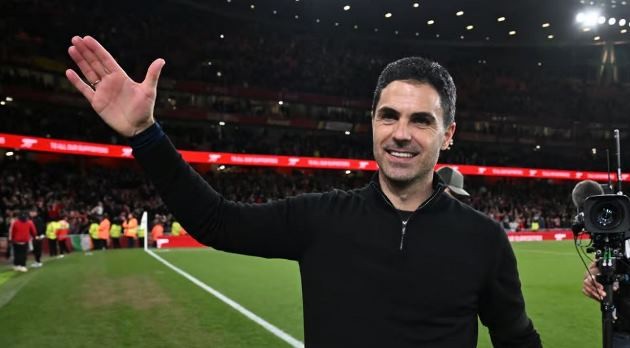 Thầy trò HLV Arteta lên ngôi vô địch sau trận hoà của Man City.