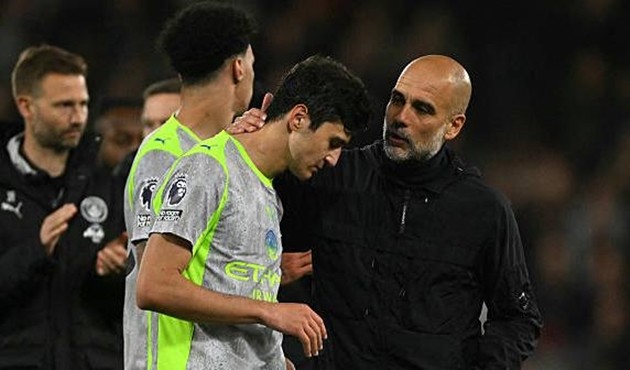 Abdukodir Khusanov – 7.2 điểm. Khusanov là cầu thủ chơi ổn định nhất trong hàng hậu vệ của Man City ở trận này. Trung vệ người Uzbekistan có nhiều tình huống đánh chặn kịp thời và cố gắng duy trì sợi dây liên kết khi hàng phòng ngự đội khách liên tục bị đặt dưới áp lực lớn.