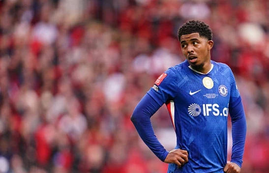 Trung vệ: Wesley Fofana (7.1) Fofana là chốt chặn đáng tin cậy nhất nơi hàng phòng ngự Chelsea trận này. Anh sở hữu nhiều tình huống giải nguy và đánh chặn chính xác, giúp hóa giải các đợt lên bóng nhanh của đối phương. Dù có phần bị động trong tình huống dẫn đến bàn thua của đội nhà, nhưng nhìn chung, cựu sao Leicester đã hoàn thành tốt nhiệm vụ chỉ huy hàng thủ dưới áp lực lớn.